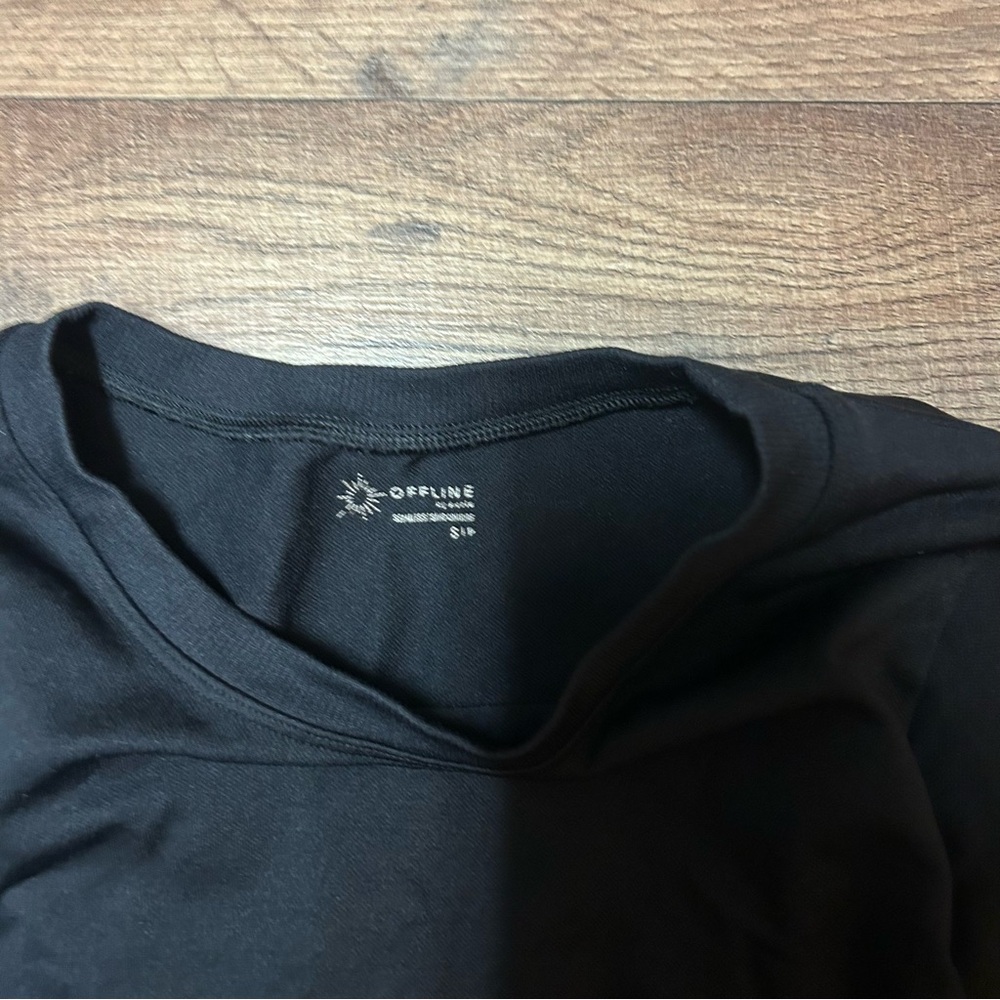 aerie Crop Long-Sleeve Tops - Black & Light Beige - Picture 5 of 6